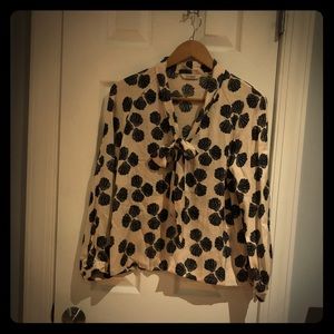 EUC - Tucker shell printed blouse